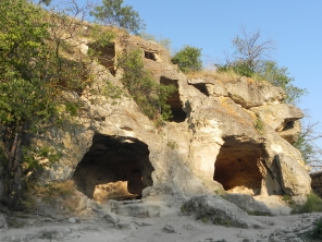 Пещеры Чуфут-Кале