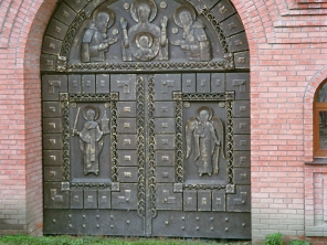 ворота монастыря